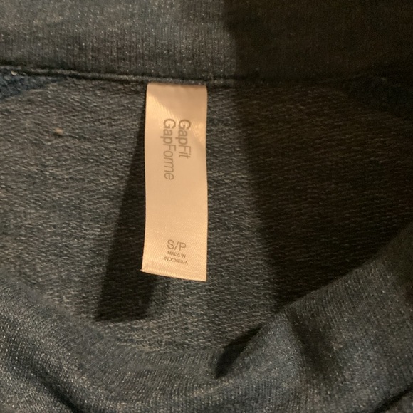 Gap Fit long sleeve - Picture 2 of 5